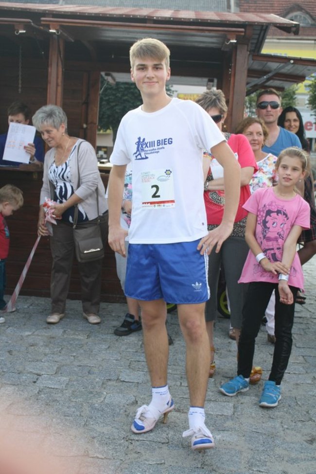 Zwyciężył mężczyzna w szpilkach - video