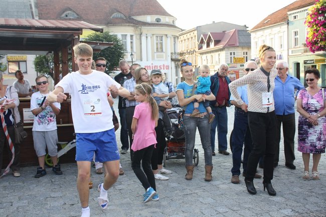 Zwyciężył mężczyzna w szpilkach - video