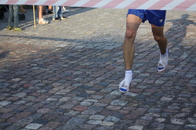 Zwyciężył mężczyzna w szpilkach - video