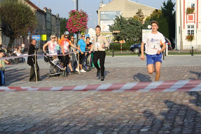 Zwyciężył mężczyzna w szpilkach - video