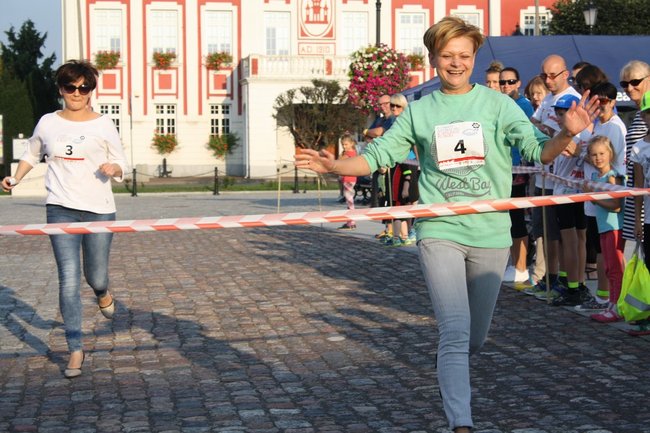 Zwyciężył mężczyzna w szpilkach - video