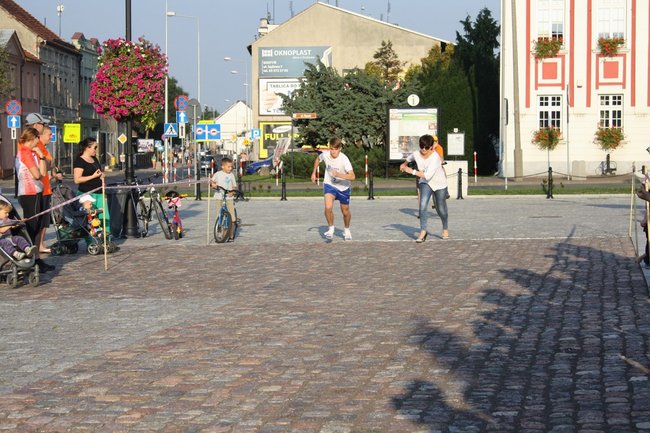 Zwyciężył mężczyzna w szpilkach - video