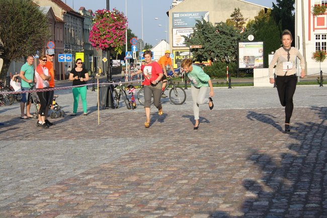 Zwyciężył mężczyzna w szpilkach - video