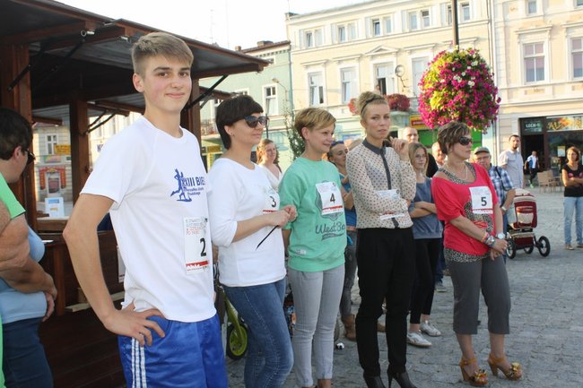 Zwyciężył mężczyzna w szpilkach - video