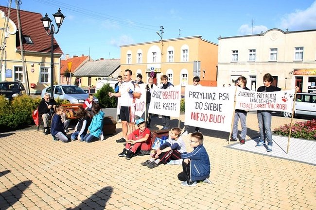 Przykuli się łańcuchami - zdjęcia