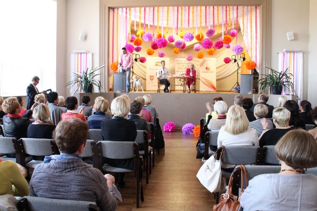 Kobiecie jest zawsze ciężej - zdjęcia