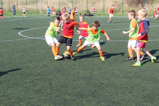 Dobra zabawa z piłką - zdjęcia