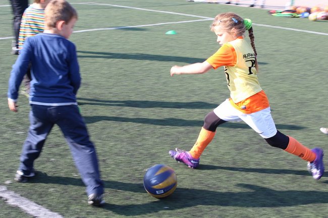 Dobra zabawa z piłką - zdjęcia