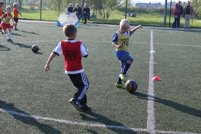 Dobra zabawa z piłką - zdjęcia