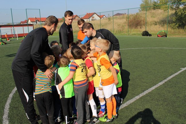 Dobra zabawa z piłką - zdjęcia