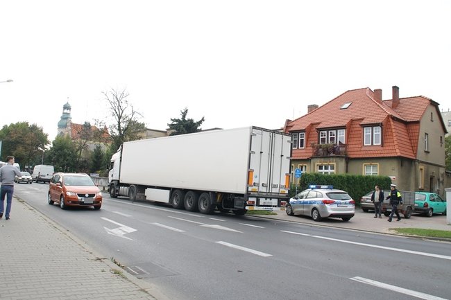 Kolizja na rondzie - zdjęcia