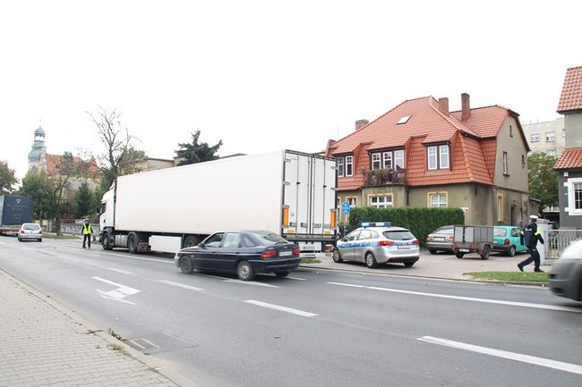 Kolizja na rondzie - zdjęcia