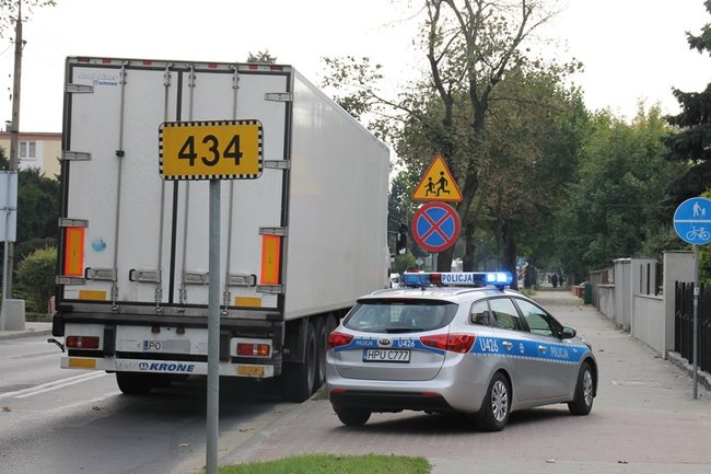 Kolizja na rondzie - zdjęcia