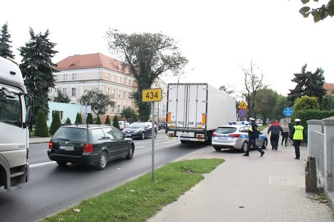 Kolizja na rondzie - zdjęcia