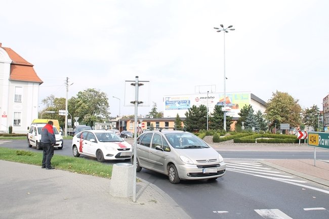 Kolizja na rondzie - zdjęcia