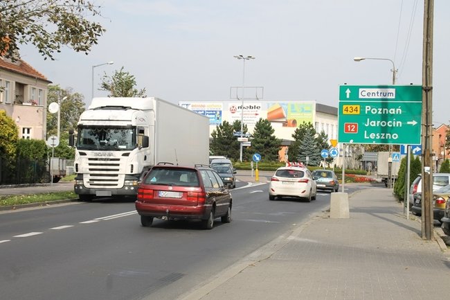Kolizja na rondzie - zdjęcia