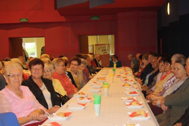 Przy wspólnym stole - zdjęcia