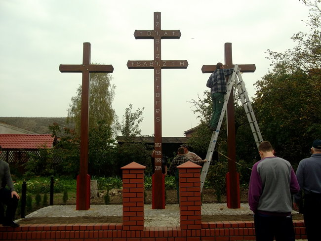 Postawili nowe krzyże - zdjęcia
