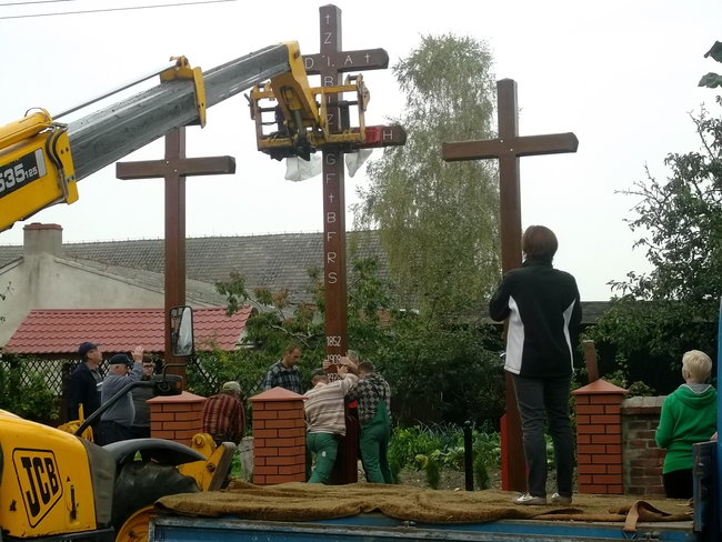 Postawili nowe krzyże - zdjęcia