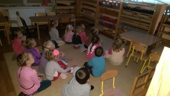 Zostały na noc w przedszkolu - zdjęcia