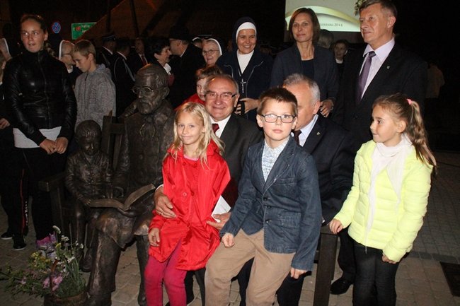 Usiedli obok błogosławionego - zdjęcia