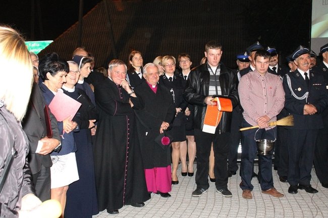 Usiedli obok błogosławionego - zdjęcia