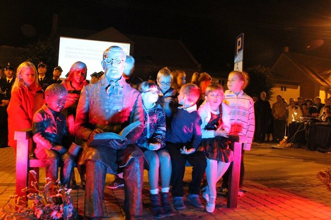 Usiedli obok błogosławionego - zdjęcia