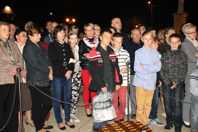 Usiedli obok błogosławionego - zdjęcia