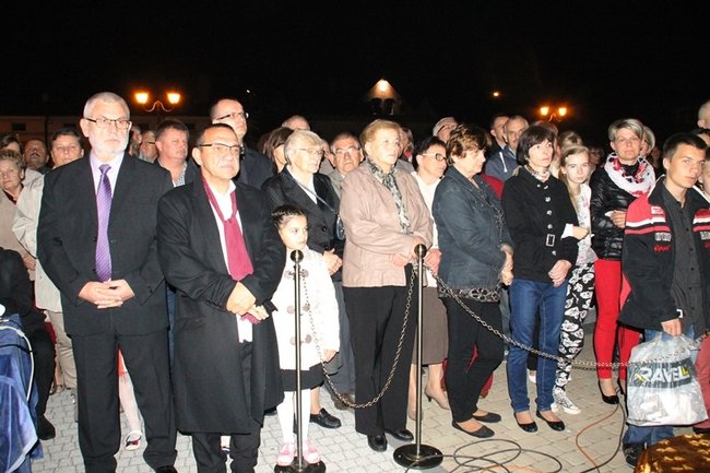 Usiedli obok błogosławionego - zdjęcia