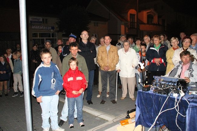 Usiedli obok błogosławionego - zdjęcia