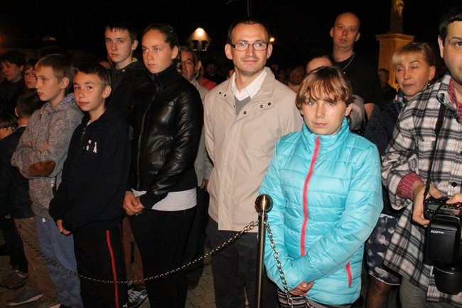 Usiedli obok błogosławionego - zdjęcia