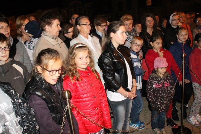 Usiedli obok błogosławionego - zdjęcia