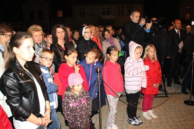 Usiedli obok błogosławionego - zdjęcia