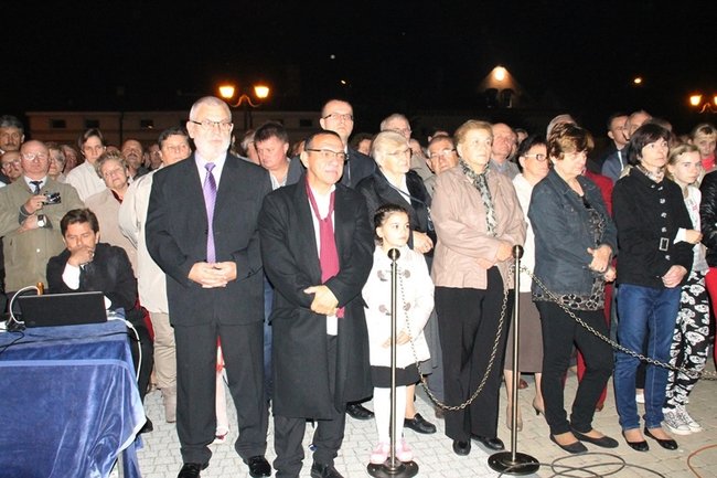 Usiedli obok błogosławionego - zdjęcia