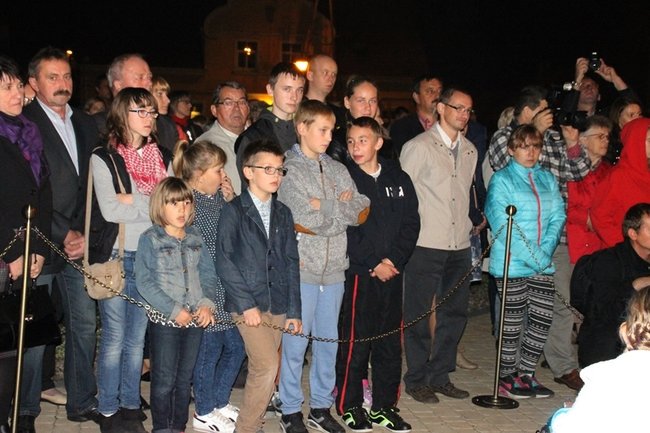 Usiedli obok błogosławionego - zdjęcia