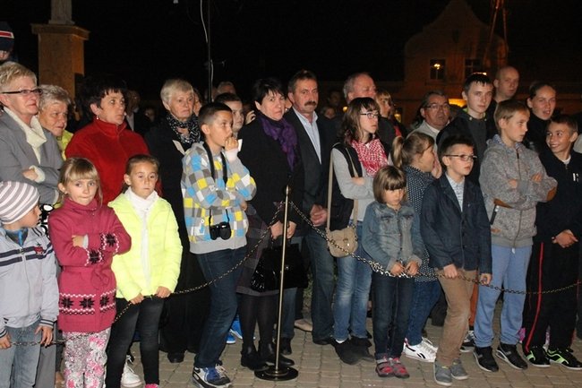 Usiedli obok błogosławionego - zdjęcia