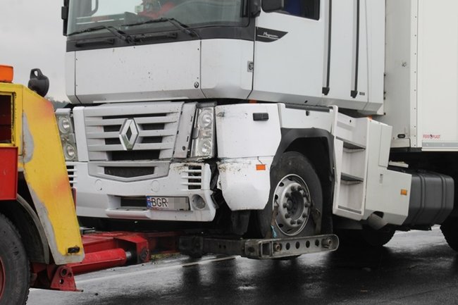 Złamał się na mostku - zdjęcia