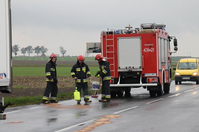 Złamał się na mostku - zdjęcia