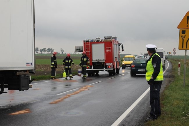 Złamał się na mostku - zdjęcia