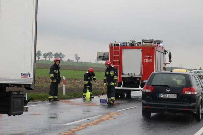 Złamał się na mostku - zdjęcia