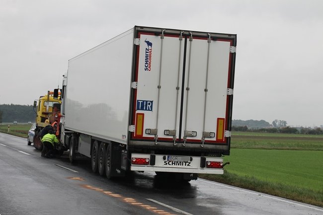 Złamał się na mostku - zdjęcia