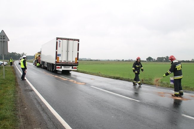 Złamał się na mostku - zdjęcia
