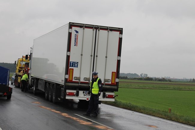 Złamał się na mostku - zdjęcia