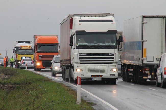 Złamał się na mostku - zdjęcia