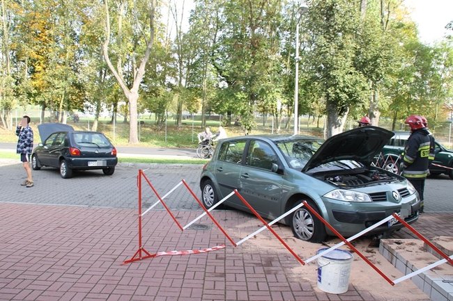 Pomyliła gaz z hamulcem? - zdjęcia