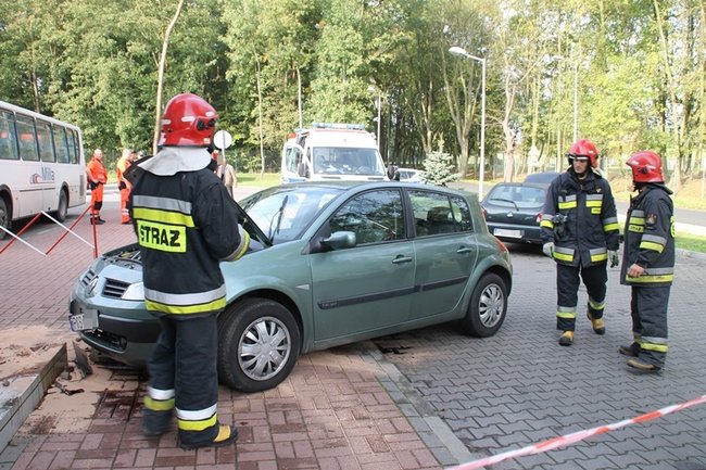 Pomyliła gaz z hamulcem? - zdjęcia