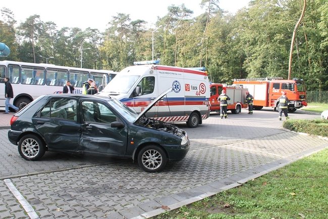 Pomyliła gaz z hamulcem? - zdjęcia