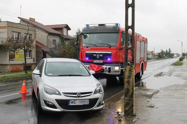  Nie zauważył słupa - zdjęcia