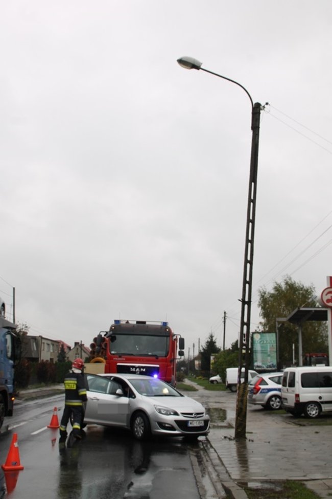  Nie zauważył słupa - zdjęcia