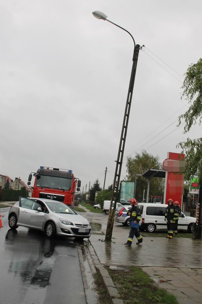  Nie zauważył słupa - zdjęcia